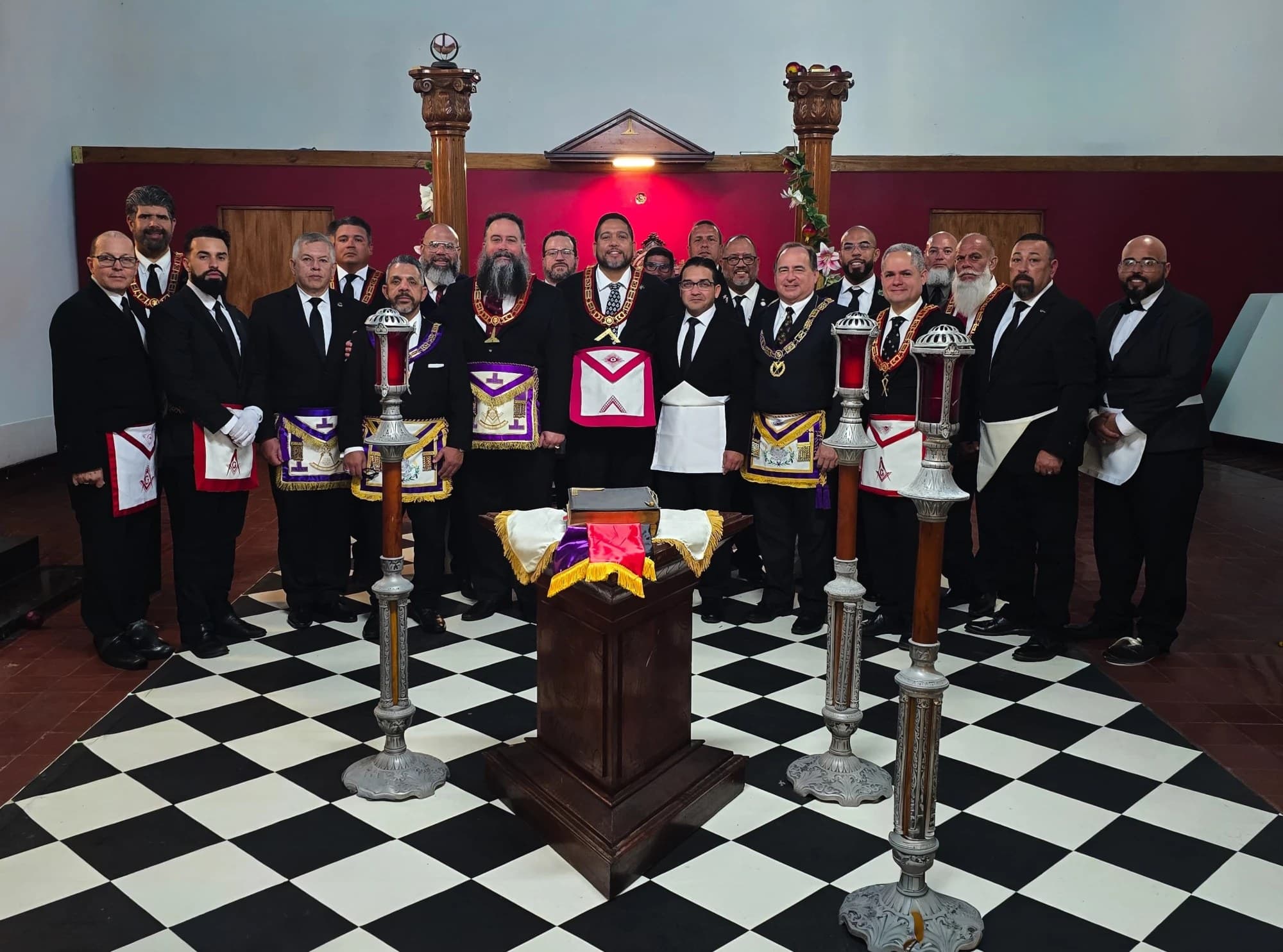 Brothers of Respetable Logia Aurora No. 7 gathered around the altar